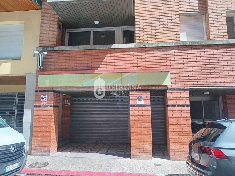 Foto 64d47983-a916-4a99-838d-fc8c528fdccd. Parking voiture dans Sant Narcis Girona