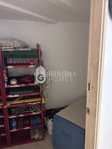 Foto e1bdbe20-b26a-45b5-8c5e-e0d0973a3e05. Parking voiture dans Sant Narcis Girona