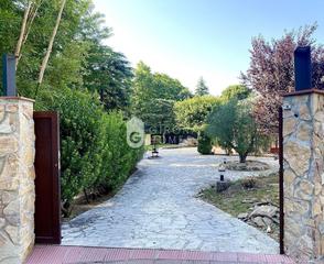 Casa a Caldes de Malavella. Casa rústica con gran parcela, piscina con jacuzzi y total priva