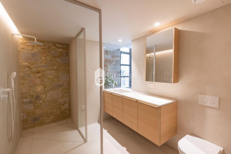 Foto 2ffe3fc5-2e30-443a-873c-e5dc07eb3c30. Dúplex a Centre-Barri Vell Girona