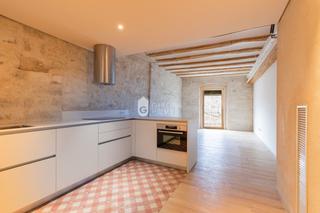 Lloguer Pis a Centre-Barri Vell. A estrenar  piso de 3 habitaciones y 2 baños situado en plaza ca