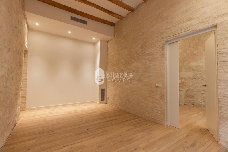 Foto 83888496-2a8f-492e-93db-5d5bbeefa7d8. Rent flat with heating in Centre-Barri Vell Girona