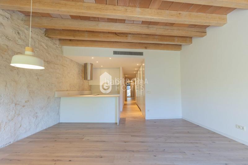 Foto 521972f3-a97b-423e-be3c-bc4e9696fa8c. Lloguer àtic amb calefacció a Centre-Barri Vell Girona