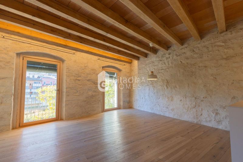 Foto 7e43538e-d05f-439f-b289-e83cb55b6127. Lloguer àtic amb calefacció a Centre-Barri Vell Girona