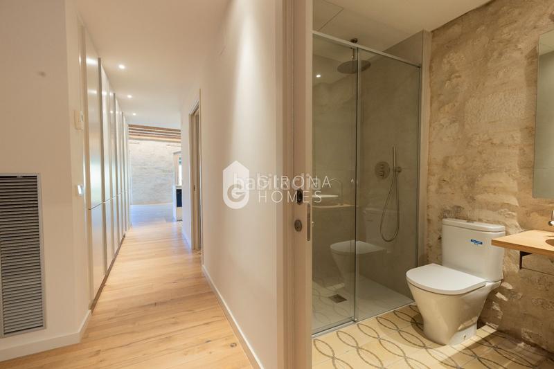 Foto b9e4a8e0-ee39-4905-ada6-ae981ca085ab. Lloguer àtic amb calefacció a Centre-Barri Vell Girona