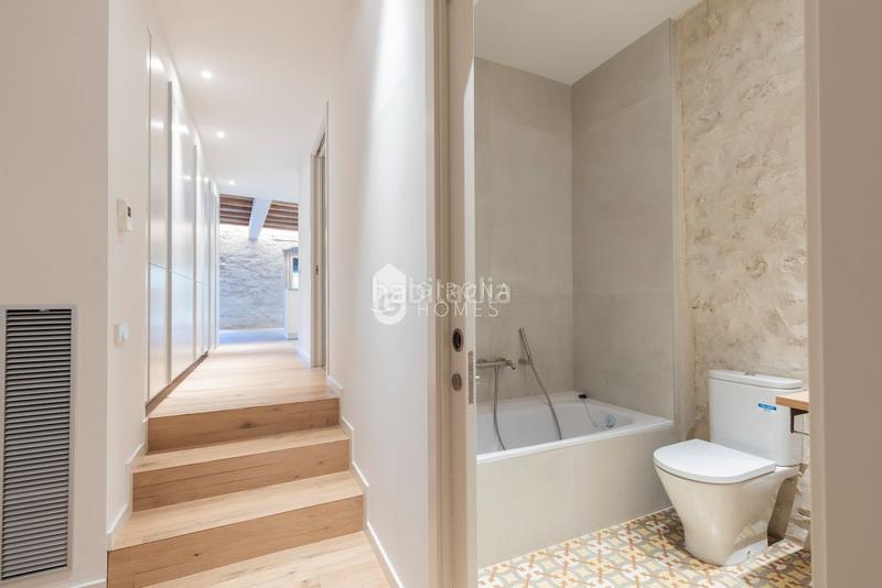 Foto 79a4c0fb-f9cb-42e2-9024-712386ad6339. Affitto attico con riscaldamento in Centre-Barri Vell Girona