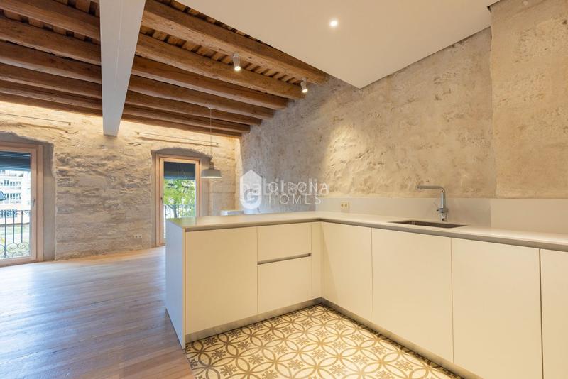 Foto bc98d279-fd19-465a-89b6-cde3b1eab870. Affitto attico con riscaldamento in Centre-Barri Vell Girona