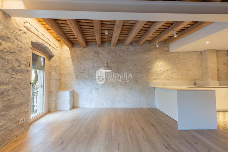 Foto c589d0f7-28cc-43e8-9a0b-a1cf411a3236. Affitto attico con riscaldamento in Centre-Barri Vell Girona