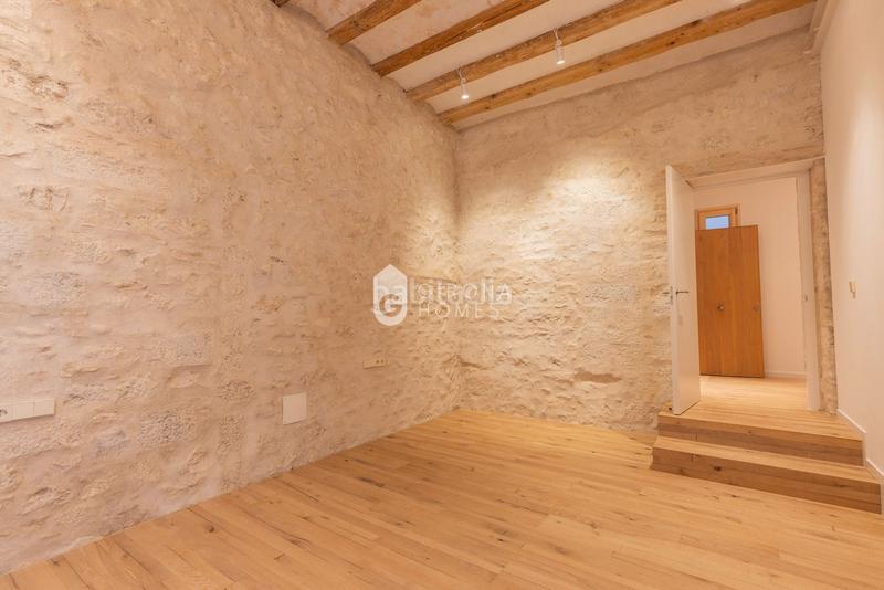 Foto 6de2067a-c229-4fca-8955-94cca6e63b70. Lloguer àtic amb calefacció a Centre-Barri Vell Girona