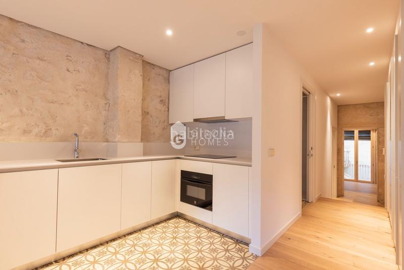 Foto 6fb830ee-eb03-4350-85c1-8fe8849cec7c. Lloguer àtic amb calefacció a Centre-Barri Vell Girona