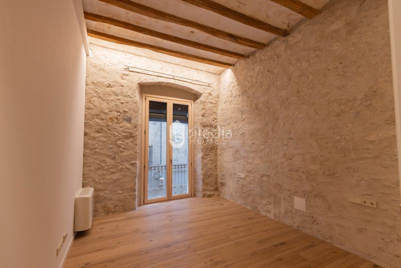 Foto b4e9e60b-2452-4a49-a36b-d67de32847ff. Miete dachwohnung mit heizung in Centre-Barri Vell Girona