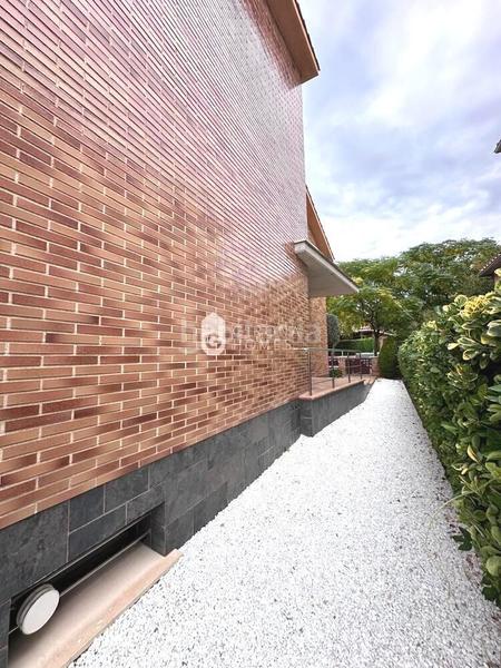 Foto cf978f16-3a69-4083-82e9-be24a950995a. Lloguer casa a Montilivi Girona