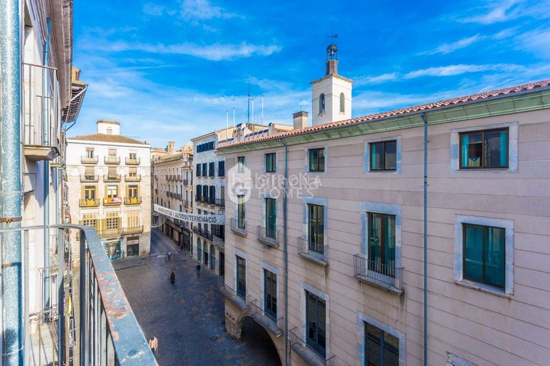 Foto cda77c43-89f5-4619-8685-3fb5ae56f434. Lloguer àtic amb calefacció a Centre-Barri Vell Girona