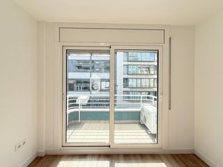 Location Appartement à Eixample Nord. Apartamento reformado de 1 habitación con terraza