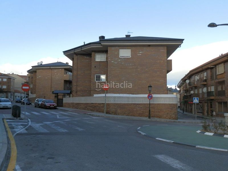 Foto f8dd2713-2600-400b-9bbc-652319f1e9ad. Affitto posto auto in calle comercio 12 in Casa Amarilla Galapagar