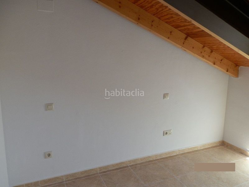 Foto 0776e9dd-e5fa-4fea-a185-d94a1a2f715f. Rent flat in calle comercio 12 in Casa Amarilla Galapagar