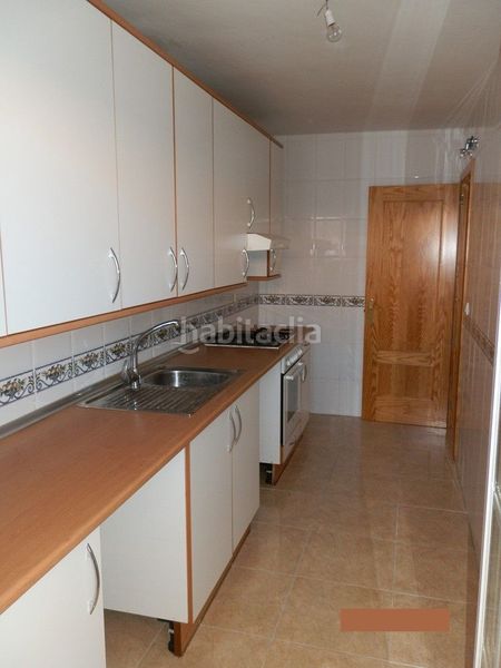 Foto 3f0a7dd2-963b-46d9-a0df-a4f825afa2f7. Rent flat in calle comercio 12 in Casa Amarilla Galapagar