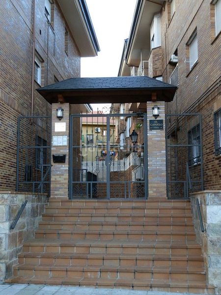 Foto 9d9cf5d2-e91d-4cd7-b87c-ed407db56ea4. Rent flat in calle comercio 12 in Casa Amarilla Galapagar