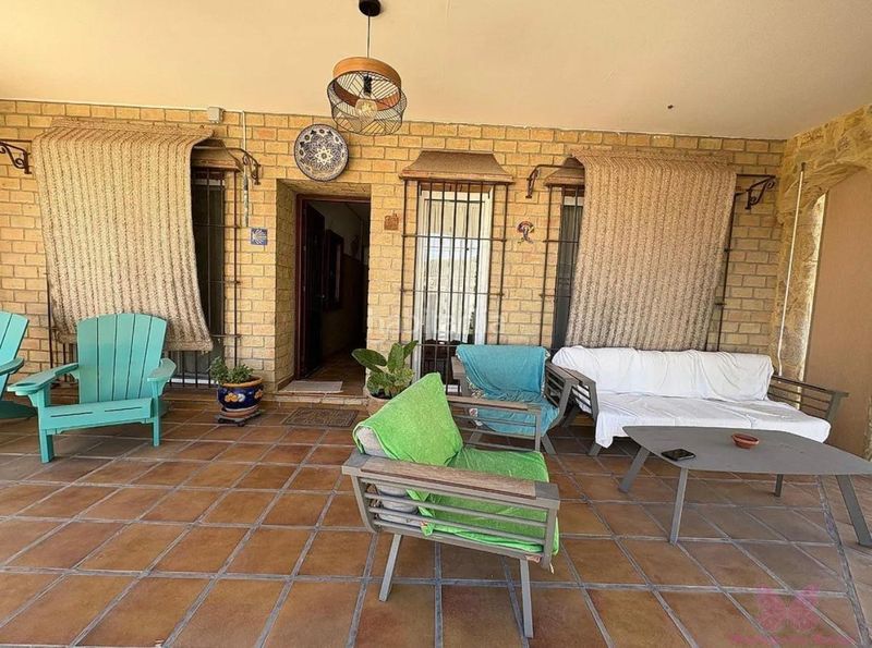 Foto 9f83210f-d472-4ea3-81c5-322f1e41d706. Xalet amb calefacció aparcament piscina a Las Lagunas - Campano Chiclana de la Frontera