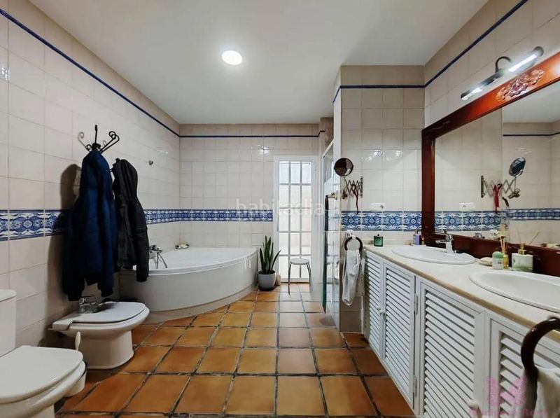 Foto e67dc59a-a87b-4b3c-8c4a-f473e80d2844. Xalet amb calefacció aparcament piscina a Las Lagunas - Campano Chiclana de la Frontera