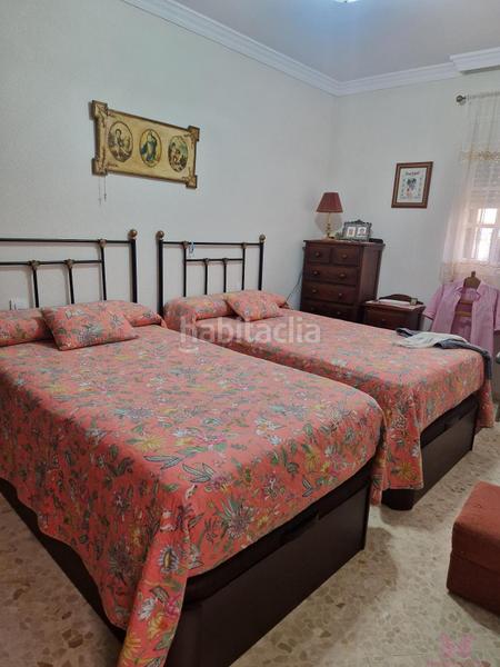 Foto c16b5303-3a7d-407f-855c-889b9685b6a9. House with parking in Núcleo urbano Chiclana de la Frontera
