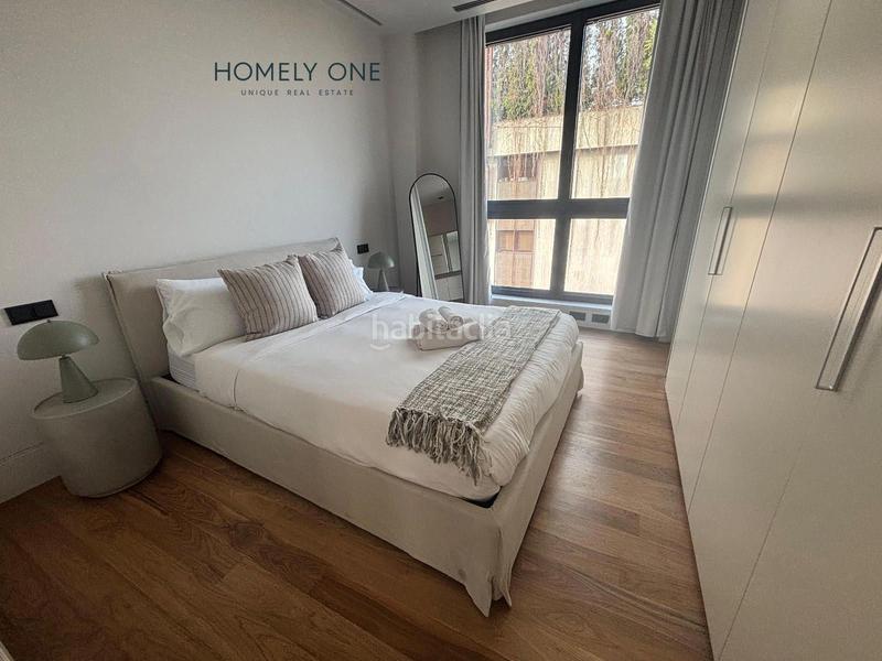 Foto 9af2abd8-ee37-4d85-bfc1-9092c7e040b8. Alquiler piso precioso apartamento con enormes ventanales y dos plazas de garaje en El Viso en Madrid