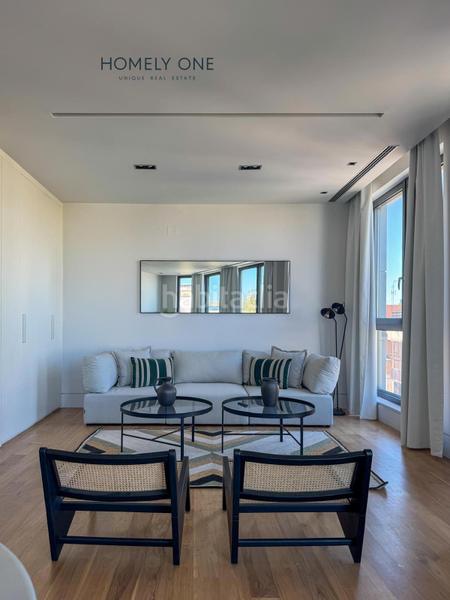 Foto a57e1243-1901-447f-b5b8-73ff950887cf. Alquiler piso precioso apartamento con enormes ventanales y dos plazas de garaje en El Viso en Madrid