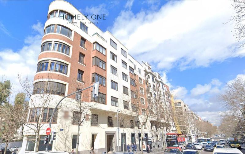 Foto 4a041ed0-90fa-4400-91fd-3307f4dc5e32. Piso exclusiva propiedad con 10 huecos a la lujosa calle serrano en Madrid