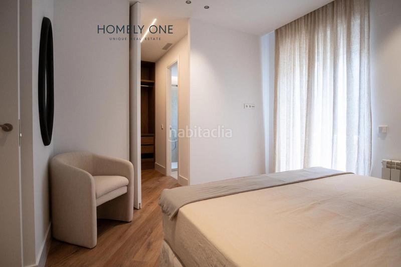 Foto 6d0fb385-ccd5-4ce3-8ea5-f69153f7affe. Piso maravillosa vivienda totalmente exterior con 10 huecos a la calle 6 balcones en Madrid