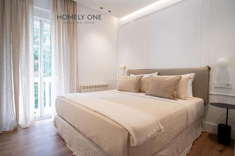 Foto b4909cd4-9404-4079-a3a4-3a92a0859554. Piso maravillosa vivienda totalmente exterior con 10 huecos a la calle 6 balcones en Madrid