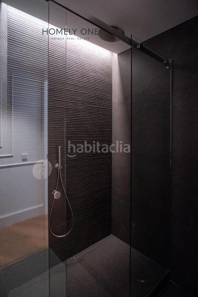 Foto baedc29e-526b-491d-9662-2d32fd5e7473. Piso maravillosa vivienda totalmente exterior con 10 huecos a la calle 6 balcones en Madrid