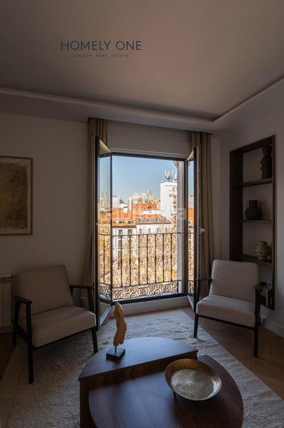 Foto a17b1177-3e2f-49ca-a672-d05efacb0201. Piso vivienda de lujo en el centro en Cortes-Huertas Madrid