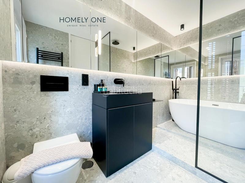 Foto b66eed51-c320-434a-8737-d3a001aac0e3. Alquiler piso residencia de lujo con 8 balcones y acabados exclusivos en el barrio de justicia en Madrid