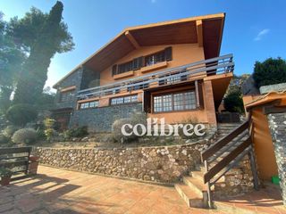 Casa en La Floresta. Preciosa casa unifamiliar , en perfecto estado, con superficie d