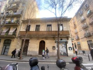 Édifice  Carrer de margarit. Piso  2 locales en carrer margarit sants  montjuïc  el poble sec