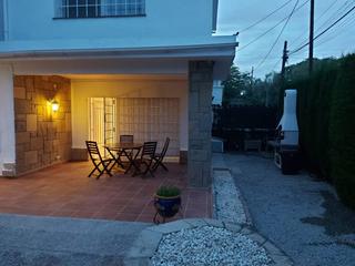 Location Maison  Calle dels atmellers. Planta baja independiente con jardín en alella  4 habitaciones y