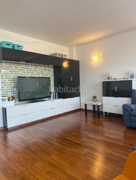 Foto d4bf6d8b-1bc3-43e3-bfc0-894f2c33fdca. Casa adossada amb aparcament a Torre Baró Barcelona