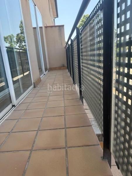 Foto e076e443-b15d-4182-84b8-dc7e595eda0d. Casa adossada amb aparcament a Torre Baró Barcelona