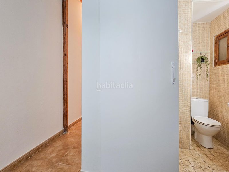 Foto b3deaca2-05b1-4400-89c4-ef04b2e8267a. Pis a Raval Barcelona