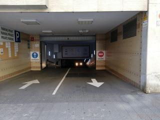 Parking coche  Industria 94. Parquing calle de la indústria, eixample  sagrada família