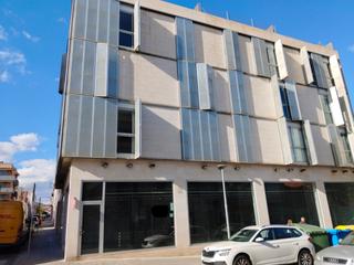 Local commercial à San Pere. Local esquinero con 6 escaparates , 2 planta y montacargas
