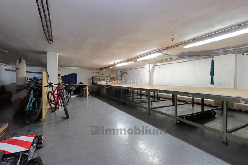 Foto 57f6bdf1-58cb-4fbf-bab6-e2e82479a76c. Alquiler local comercial con altillo en Centre Mataró