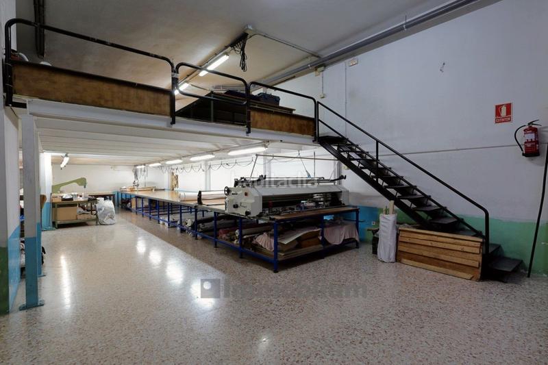 Foto 6fe1fd2f-de04-4d3d-9edd-c875b71bf2a3. Alquiler local comercial con altillo en Centre Mataró
