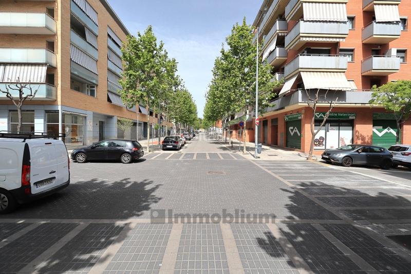 Foto 2665d615-d49d-4343-8ab3-85e5d607c190. Aparcament cotxe a Via Europa - Parc Central Mataró