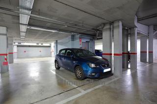 Aparcament cotxe a Via Europa - Parc Central. Grande con buen acceso