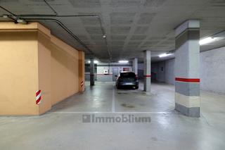 Aparcament cotxe  Carrer d'esteve albert. Grande con buen acceso