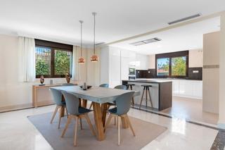 Casa aparellada a Urbanizacion santa maria 106. Adosada de 3 dormitorios con sótano y jardín en primera línea de