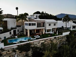 Casa en Nueva Atalaya. Villa en primera línea de golf en venta en nueva atalaya, benaha