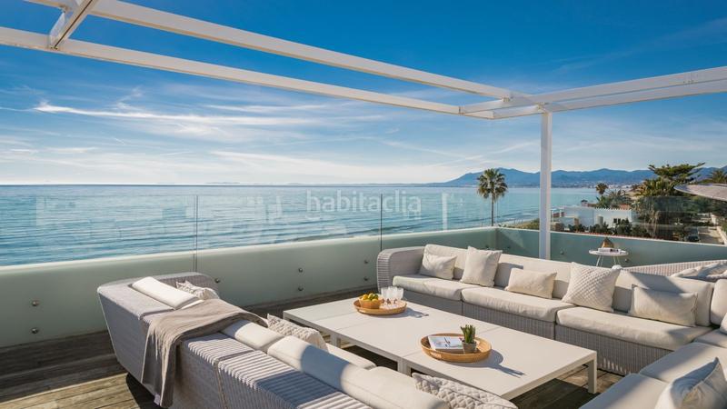 Foto 0bfa748c-f6b2-4296-9b06-1c8a4d5c890f. Casa villa en primera línea de playa en venta en Costabella en Marbella