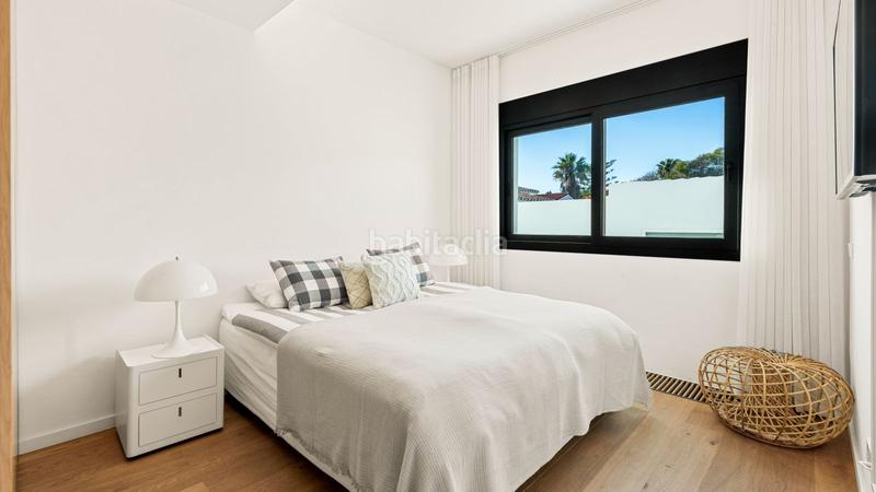 Foto 3f77b933-c9b2-4b03-be5b-8bee57495470. Casa villa en primera línea de playa en venta en Costabella en Marbella